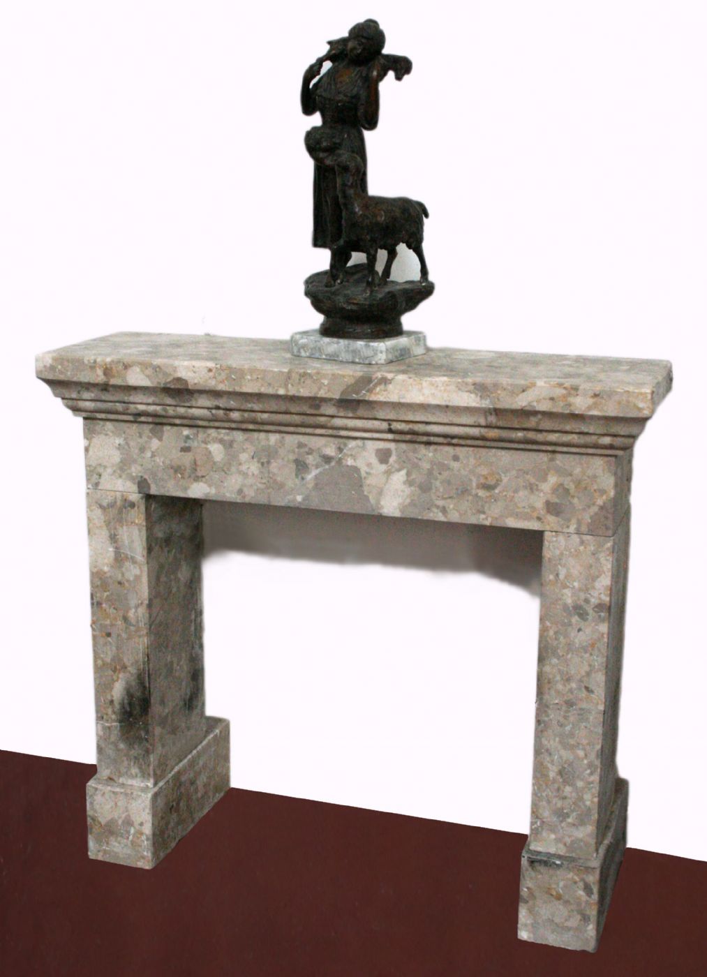 Lareira antiga de pedra, 88x82 cm de altura. Época: início do século XX.
